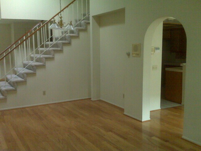 Photo - 16807 Camden Ln Townhome