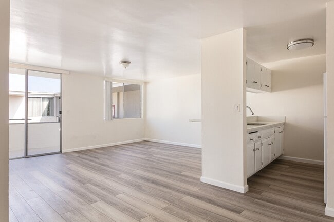 Building Photo - 1500 Gramercy Place