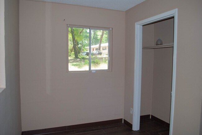 Photo - 1 Bed  1 Bath Townhouse For Rent