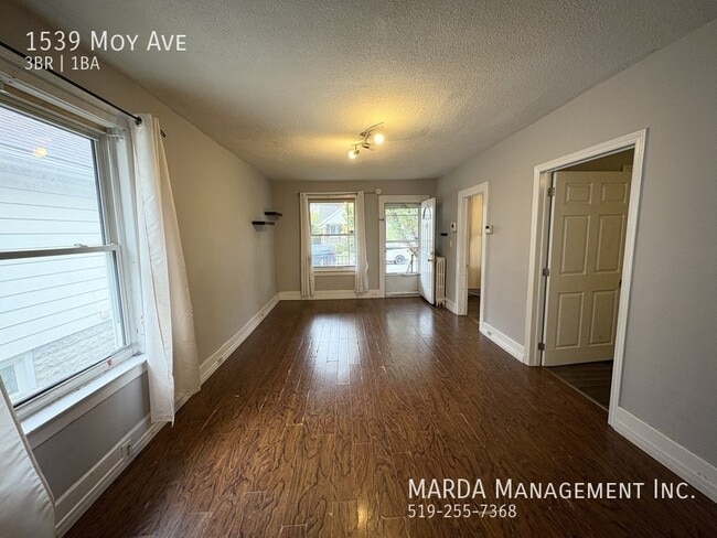 Photo - COZY 3 BED/ 1 BATH HOME IN WALKERVILLE - PLUS HYDRO, WATER & GAS!