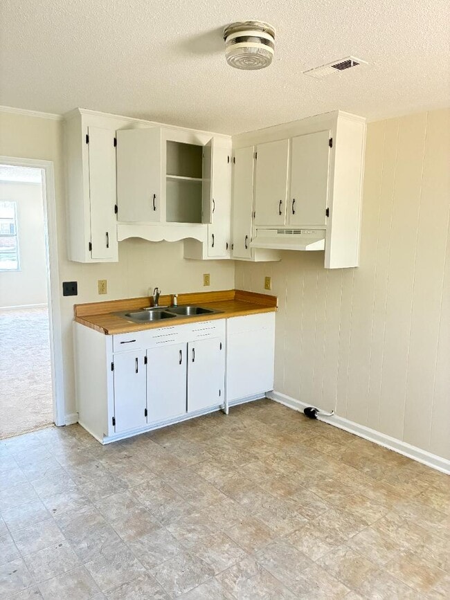 Photo - 413 Garner St W