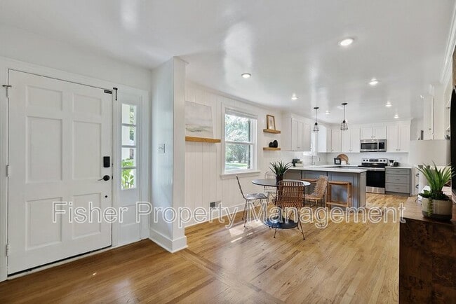 Photo - 3220 Kenmore Rd