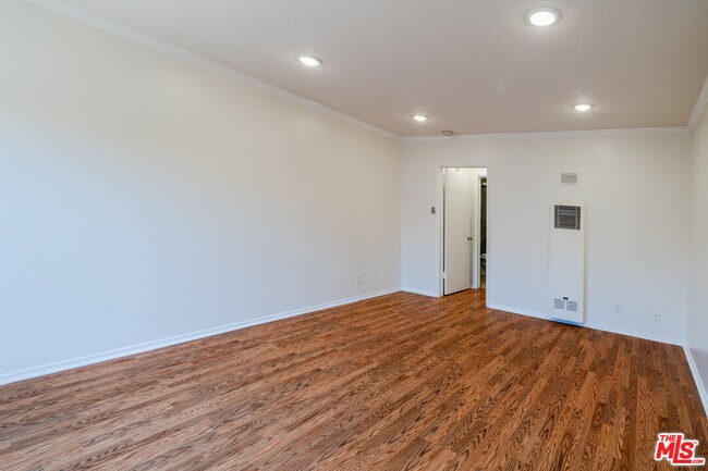 Photo - 7209 Willoughby Ave Unit 15