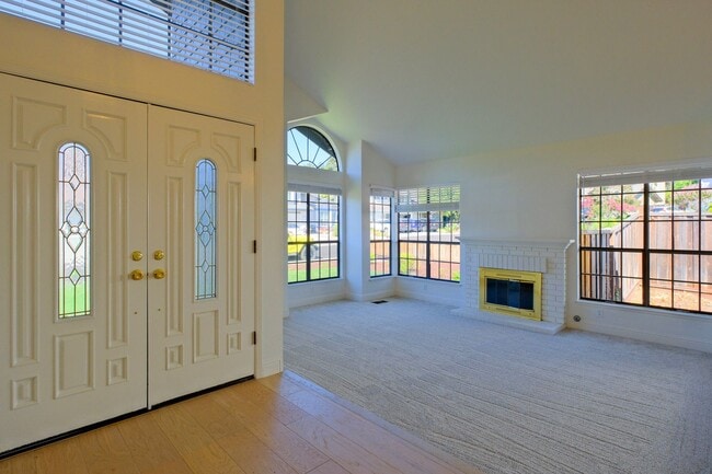Photo - Gorgeous 3 Bedroom with office or separate...