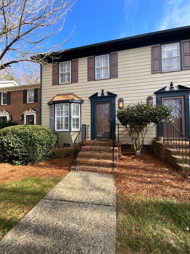 Stunning 2BR/2.5BA Townhome in Greensboro ... - Stunning 2BR/2.5BA Townhome in Greensboro ...