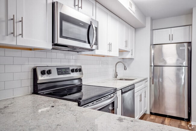 2 BR, 1.5 BA Townhome - 912 SF