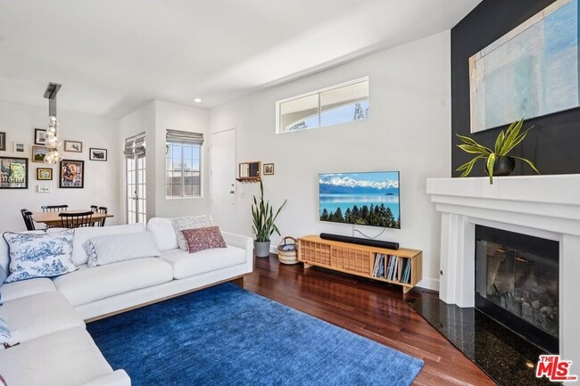 Photo - 1751 Barry Ave Unidad 4