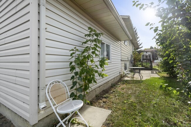 Photo - 9451-65ave 65 Ave