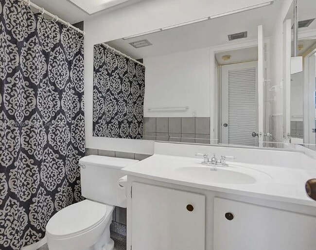 Photo - 4047 NW 16th St Unit 403