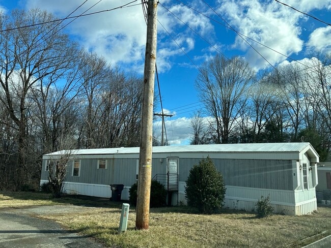 Building Photo - Spacious 3 bedroom, 2 bath singlewide in A... Rental