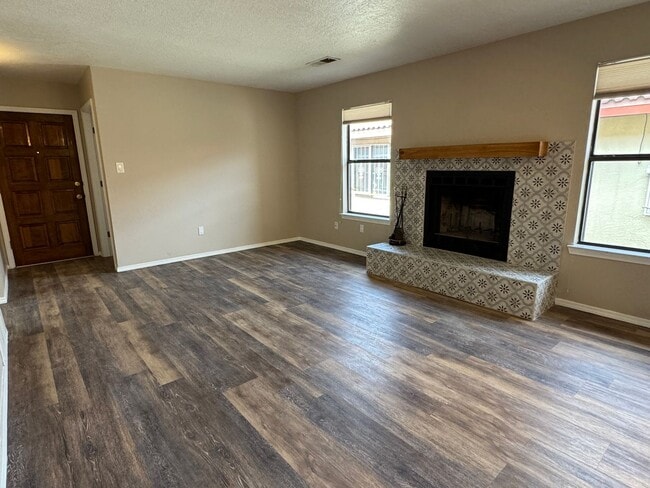 Photo - 2 Bedroom, 2 Bathroom Home near Tramway and Indian School