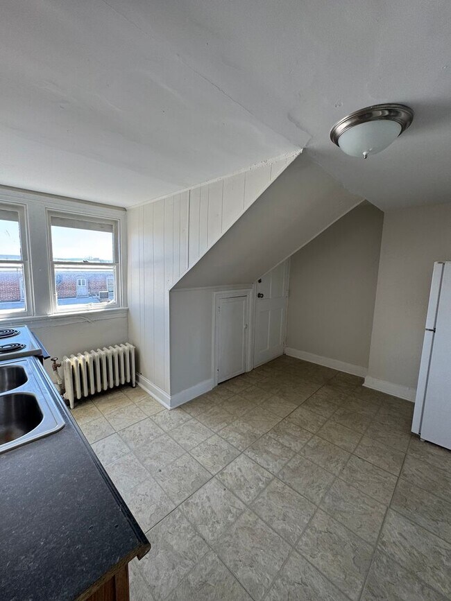 Photo - (105) 664-666 Oak Hill Ave