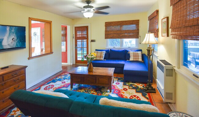 LIVING ROOM: 42" HDTV (left), Streaming Content: HBO, Netflix, AppleTV, Hulu, ESPN+,... and more