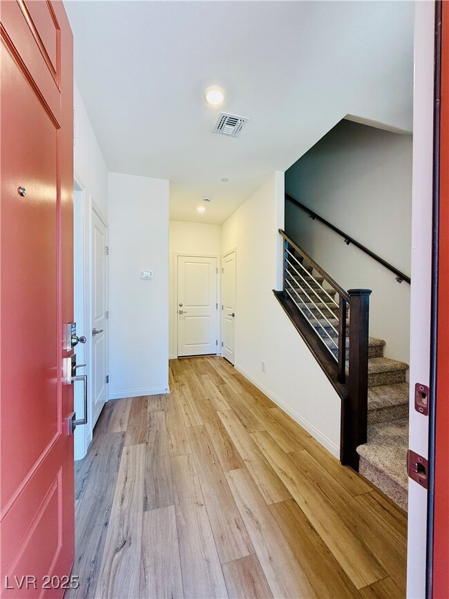 Photo - 1544 Little Penguin St