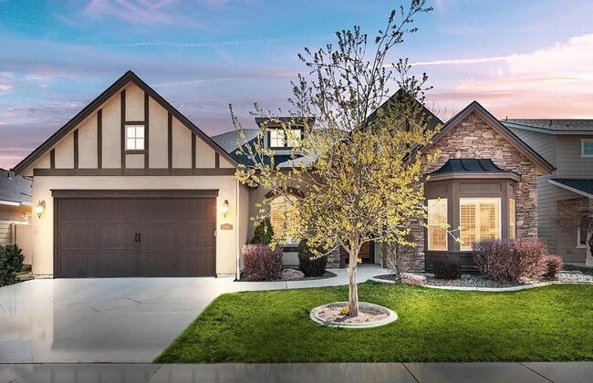 Building Photo - Gorgeous 3 bed 2 bath home in the heard of...