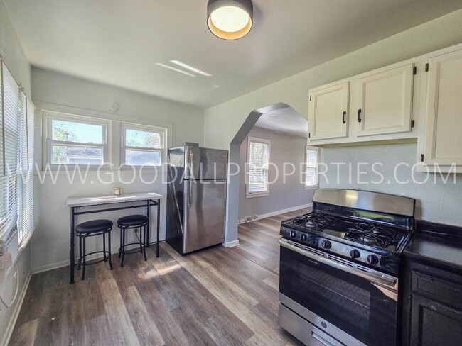 Photo - Cozy 2BR Home Near Downtown Des Moines & Gray’s Lake