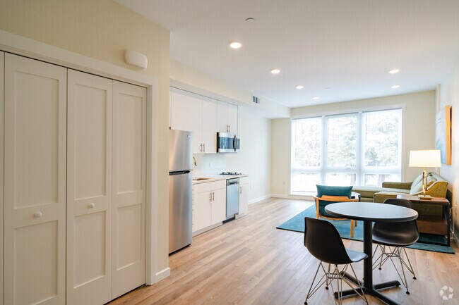 Sala de estar del estudio - Bella Creek Apartments