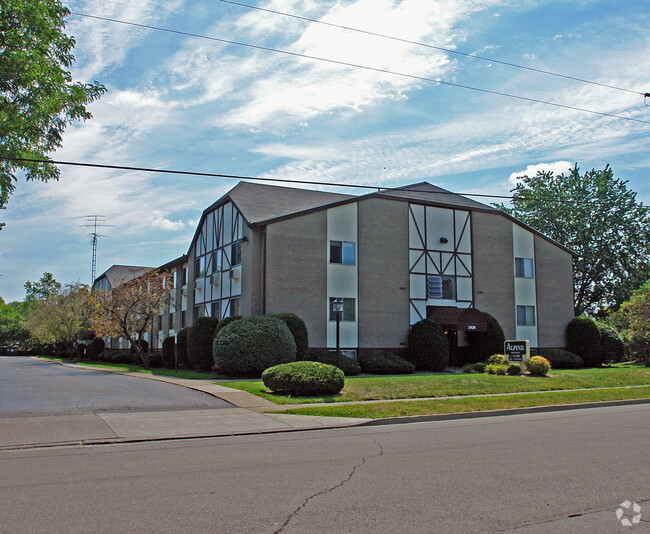 Building Photo - The Alpine Rental