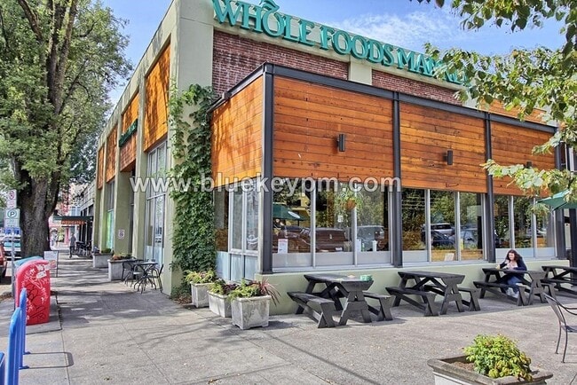 Photo - 2 Bed, 1 Bath Unit in Laurelhurst Plex
