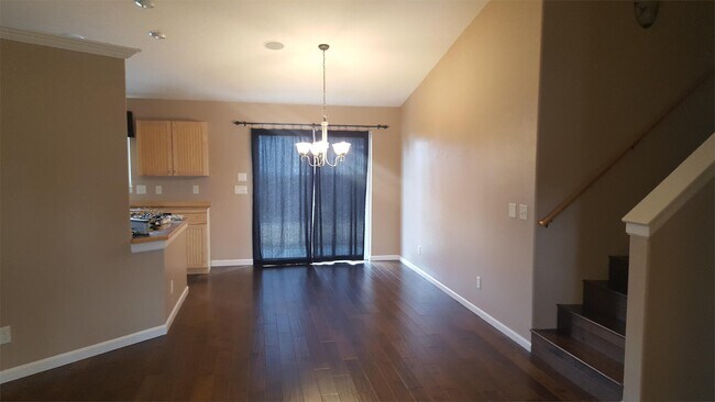 Photo - 902 Happy Ln