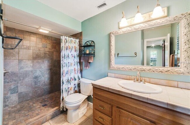 Photo - 220 Valencia Ct