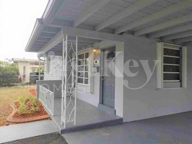 Photo - 810 N 73rd Ter