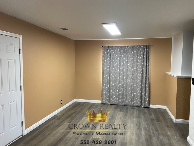 Photo - 1129 W Tulare Ave