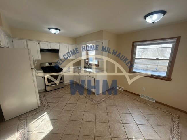 Building Photo - 6578 N 73rd St