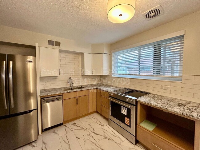 Photo - 1411 Midland Blvd