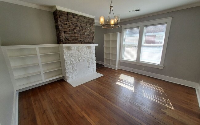 Photo - 668 Stonewall St