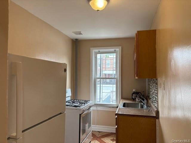 Photo - 688 E 43rd St Unit 2nd Floor
