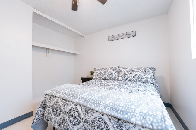 Photo - Executive Rental **Stylish & Fully Furnished 2-Bedroom in the Heart of Farmington – Flexible Leas... Unit 4