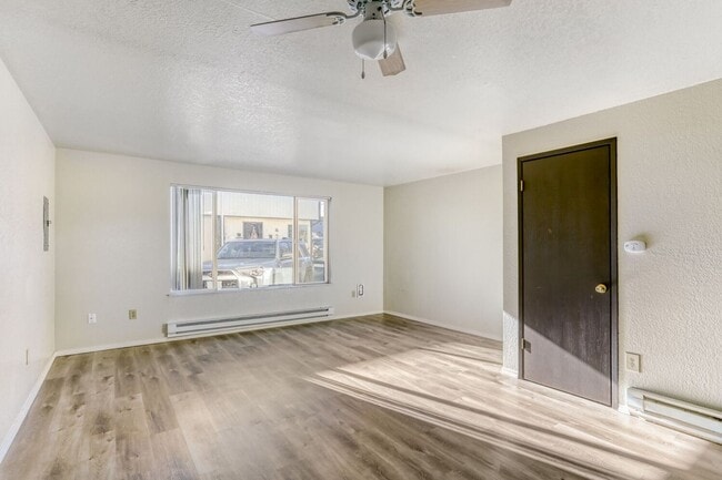 Photo - Amazing 2 Bed 1.5 Bath Townhome Unit in the Heart of Everett!! Unidad 11-02