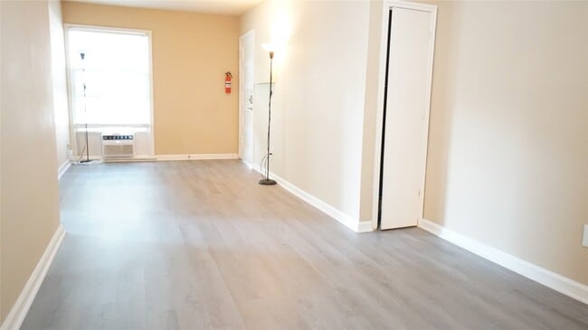 Building Photo - 2431 Shakespeare St Unit 1 Rental
