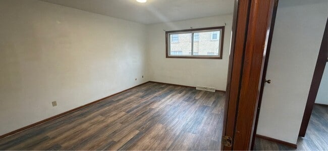 Photo - 906 5th Ave S