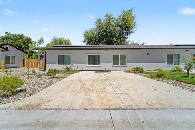 Building Photo - BRAND NEW 2 BEDROOM 2BATH