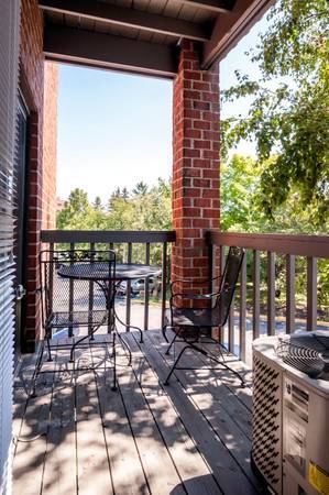 Photo - Wood-Burning Fireplace, Amenities Galore, ... Unidad 3-564