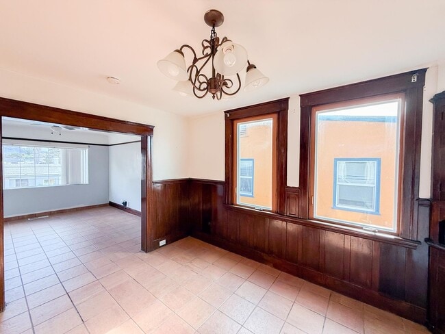 Photo - 4 bed 3 bath Single-family Home in Glenview/Lower Diamond area of Oakland