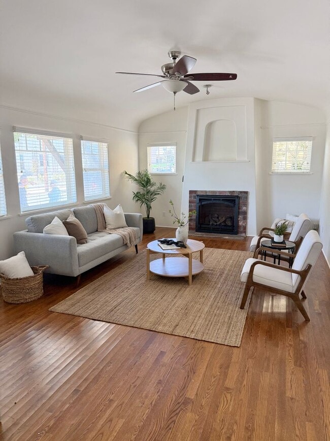 Photo - 3560 Sydney Pl Unit 3562