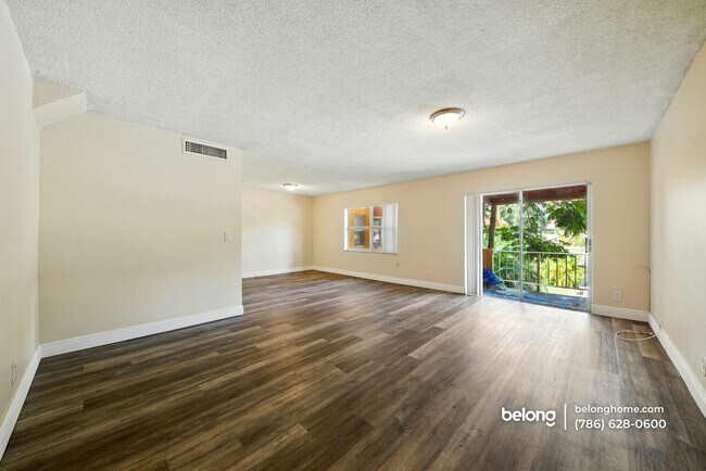 Photo - 17901 NW 68th Ave Unidad T206