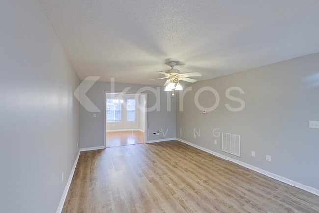 Photo - 516 22nd Ln NE