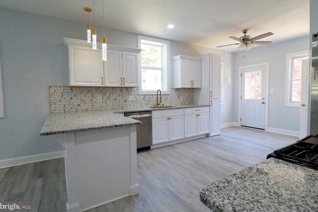 Photo - 523 W 26th St