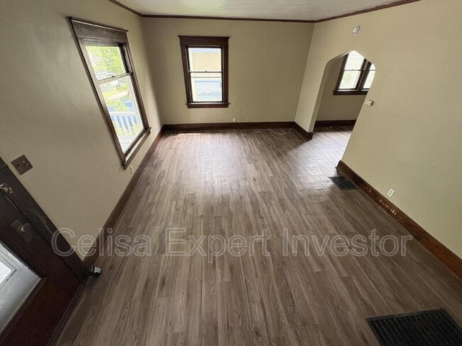Photo - 1353 Huestis Ave