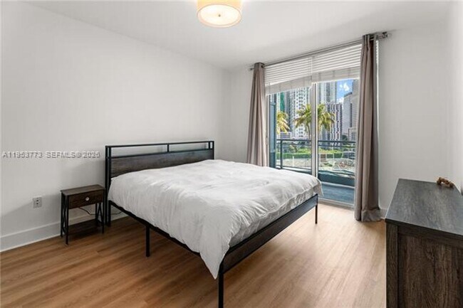 Photo - 90 SW 3rd St Unidad 90 SW 3rd St  1115