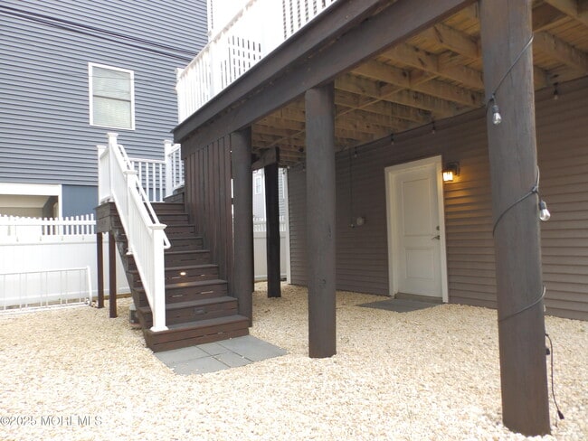 Photo - 159 W Bay Way