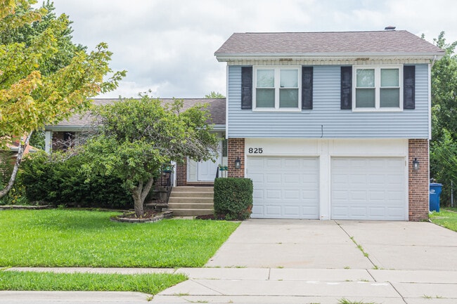 Building Photo - 825 Pheasant Walk Dr