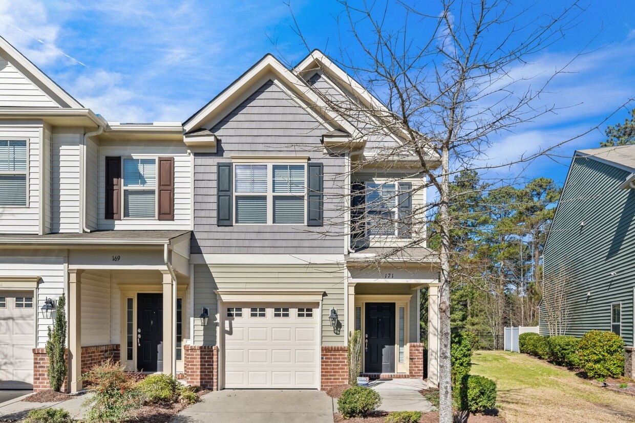 Lovely 3-bedroom End-Unit Townhome in Durham! - Lovely 3-bedroom End-Unit Townhome in Durham!