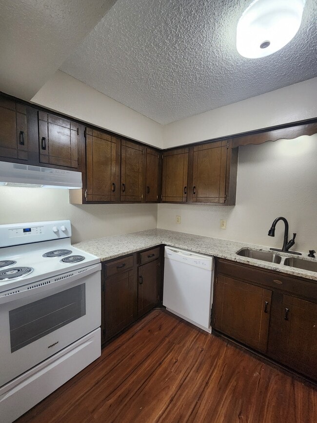 Photo - 1400 N Perkins Rd