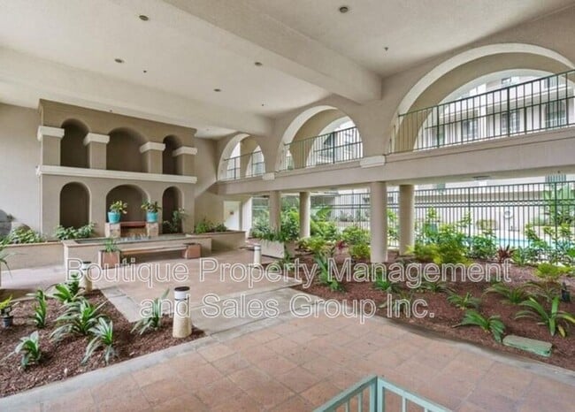Photo - 555 Maine Ave