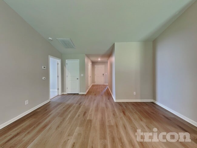 Photo - 145 Bounding Ln
